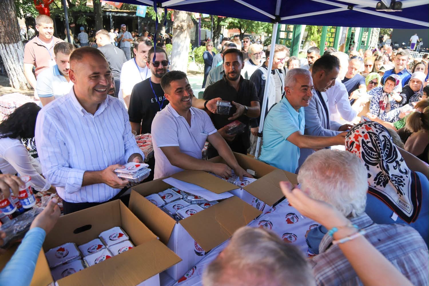 Şenliklerimiz Kapsamında Hemşehrilerimizle Bir Araya Gelerek Geleneksel Lezzetlerimizden İkram Ettik