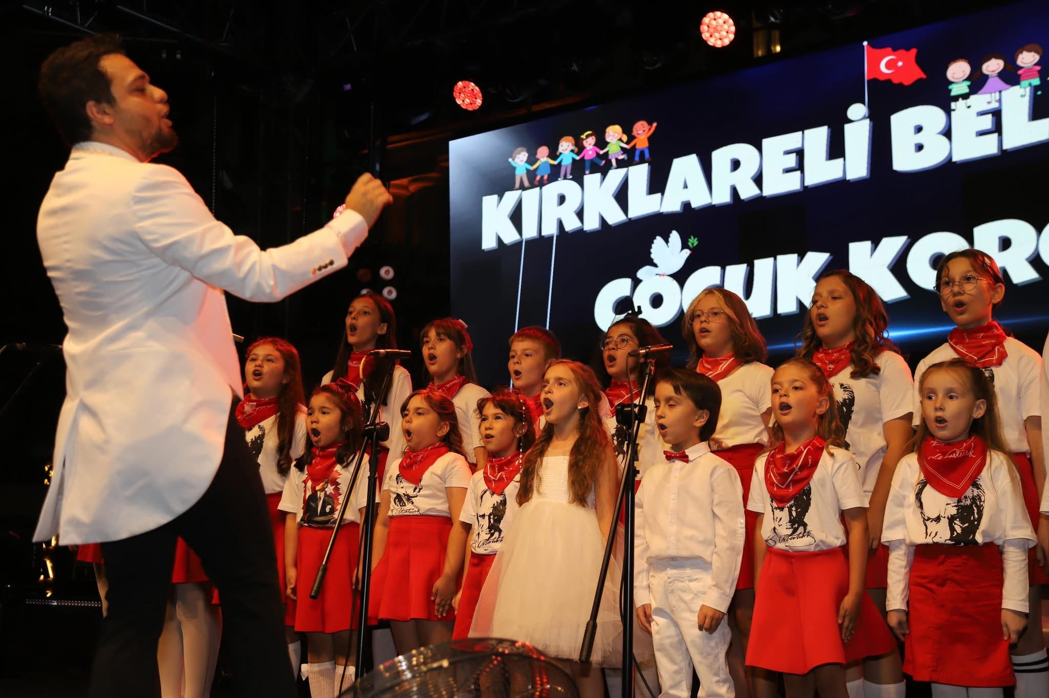 Kırklareli Belediyesi Çocuk Koromuz Şenliklerimize Ayrı Bir Güzellik Kattı 