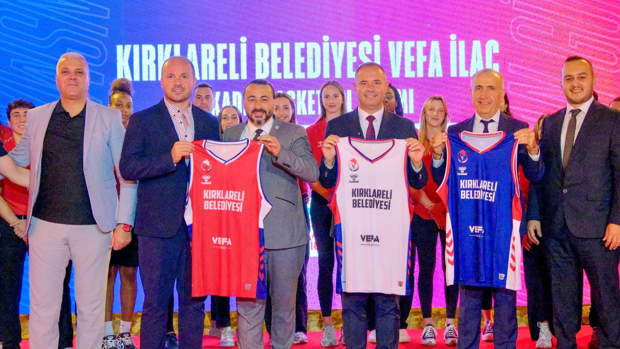Kırklareli Belediyesi Vefa İlaç Kadın Basketbol Takımı'nın Yeni Sezon Lansmanı Yapıldı