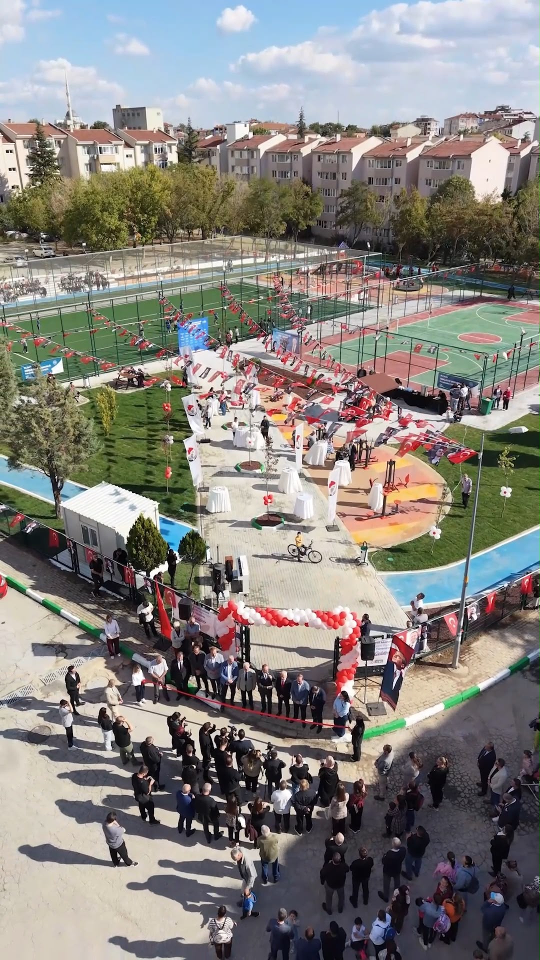 Kırklareli'de Cumhuriyet Mahallesi Spor ve Yaşam Parkı Törenle Hizmete Açıldı