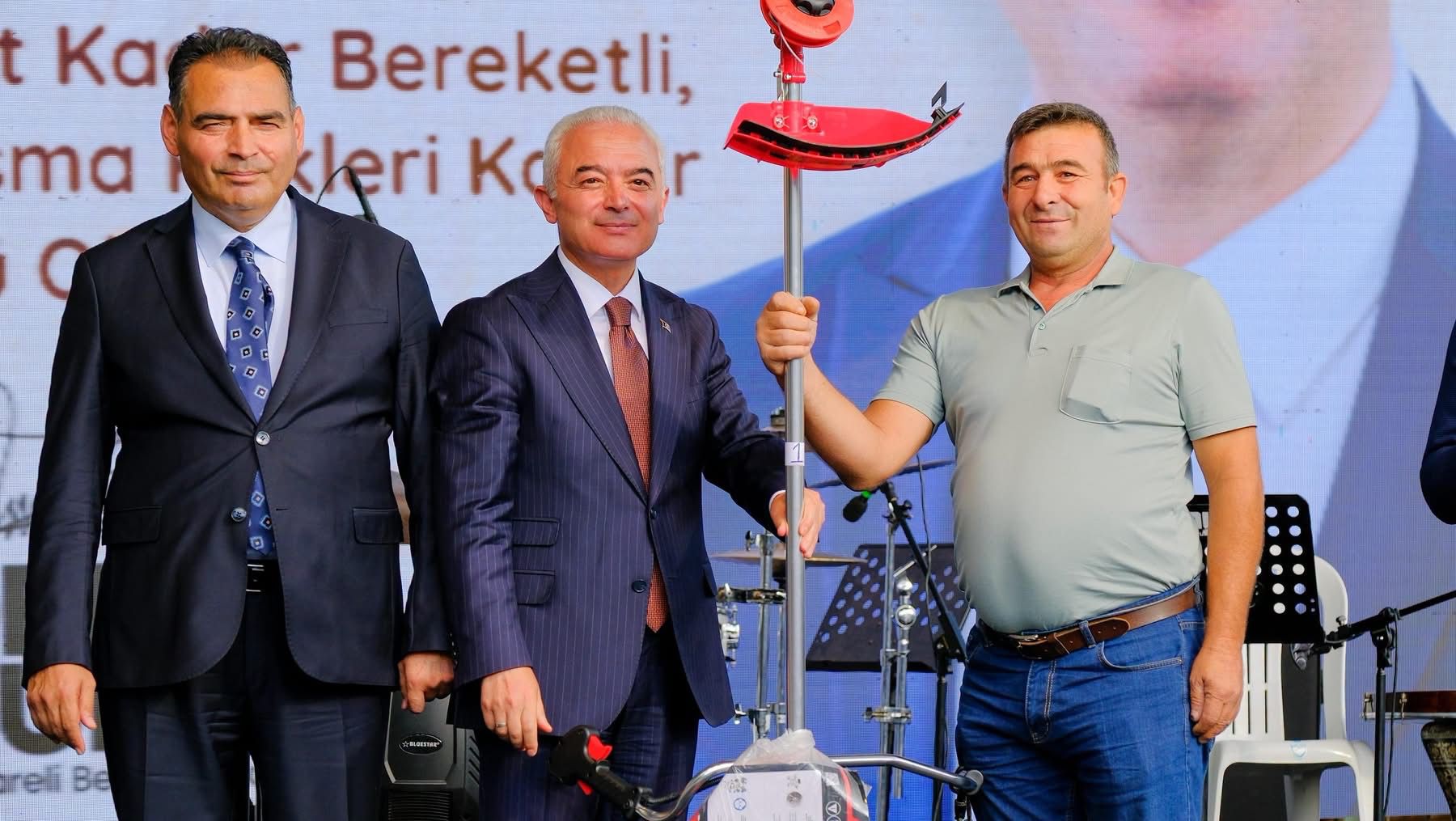 2026 Yılı En İyi Bağ ve Üzüm Üreticisi Yarışması Kapsamında Sofralık ve Şıralık Kategoride Dereceye Giren Değerli Üreticilerimize Ödüllerini Takdim Ettik — fotoğraf 1