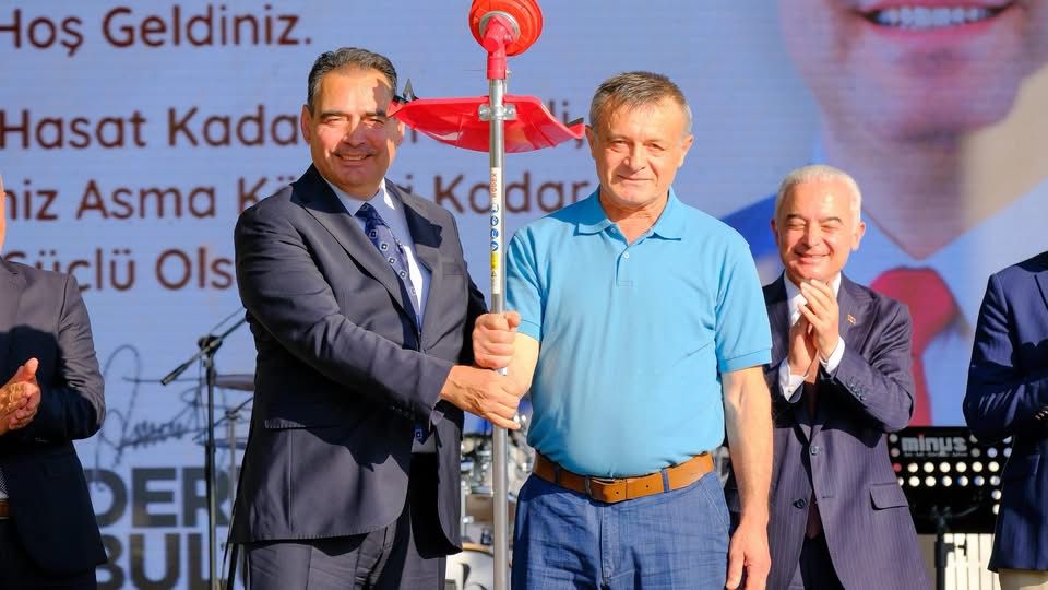2026 Yılı En İyi Bağ ve Üzüm Üreticisi Yarışması Kapsamında Sofralık ve Şıralık Kategoride Dereceye Giren Değerli Üreticilerimize Ödüllerini Takdim Ettik — fotoğraf 3