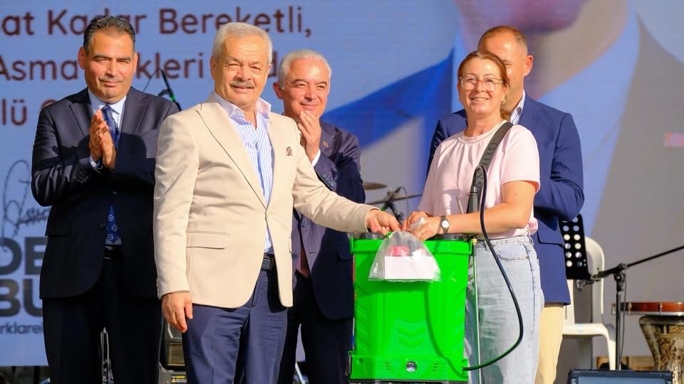 2026 Yılı En İyi Bağ ve Üzüm Üreticisi Yarışması Kapsamında Sofralık ve Şıralık Kategoride Dereceye Giren Değerli Üreticilerimize Ödüllerini Takdim Ettik — fotoğraf 5