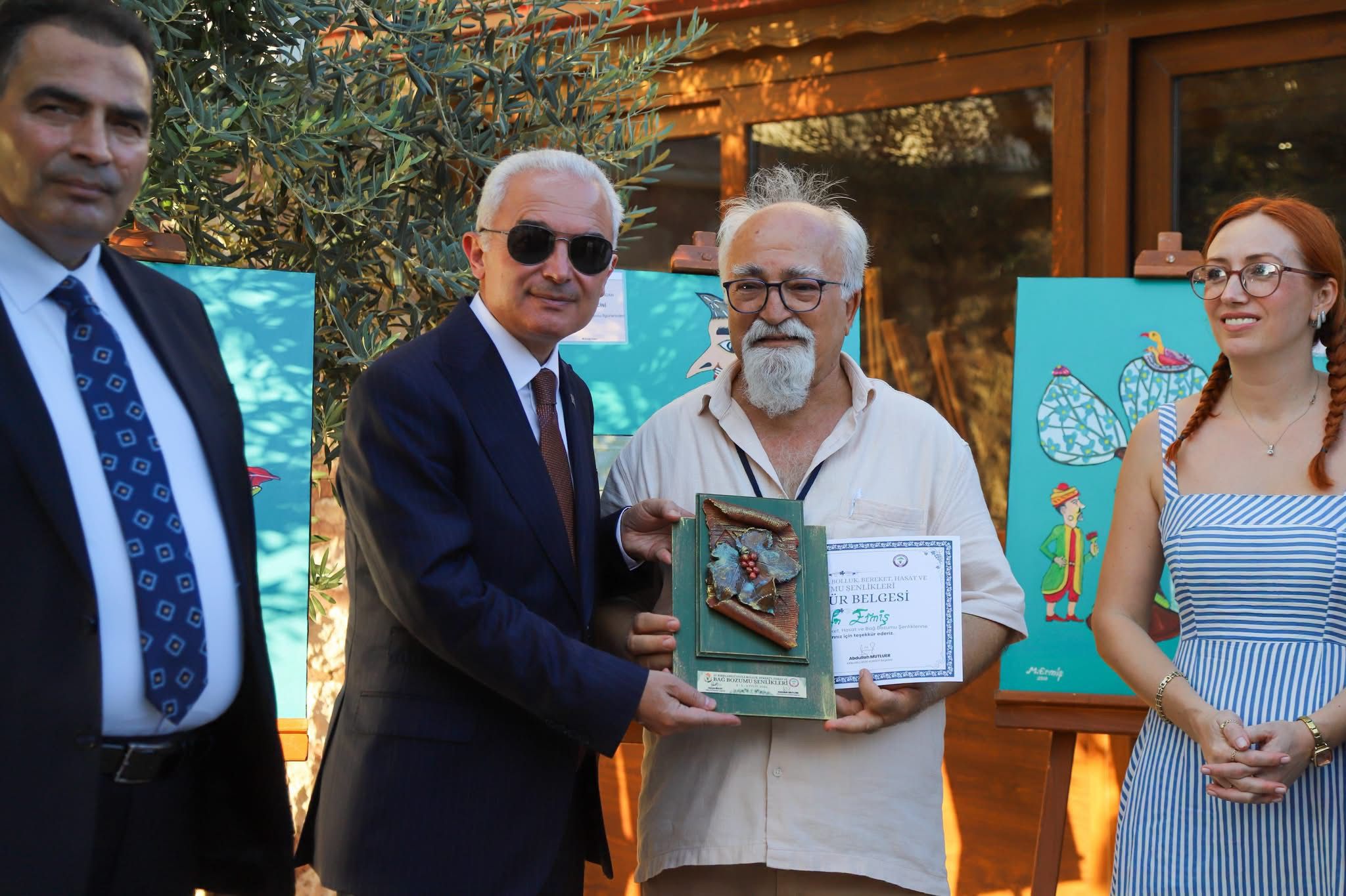 Halk Şairi, Yazar ve Sanatçı Mustafa Ermiş’in “Karagöz” Yağlı Boya Resim Sergisi’nin Açılışını Yaptık — fotoğraf 3