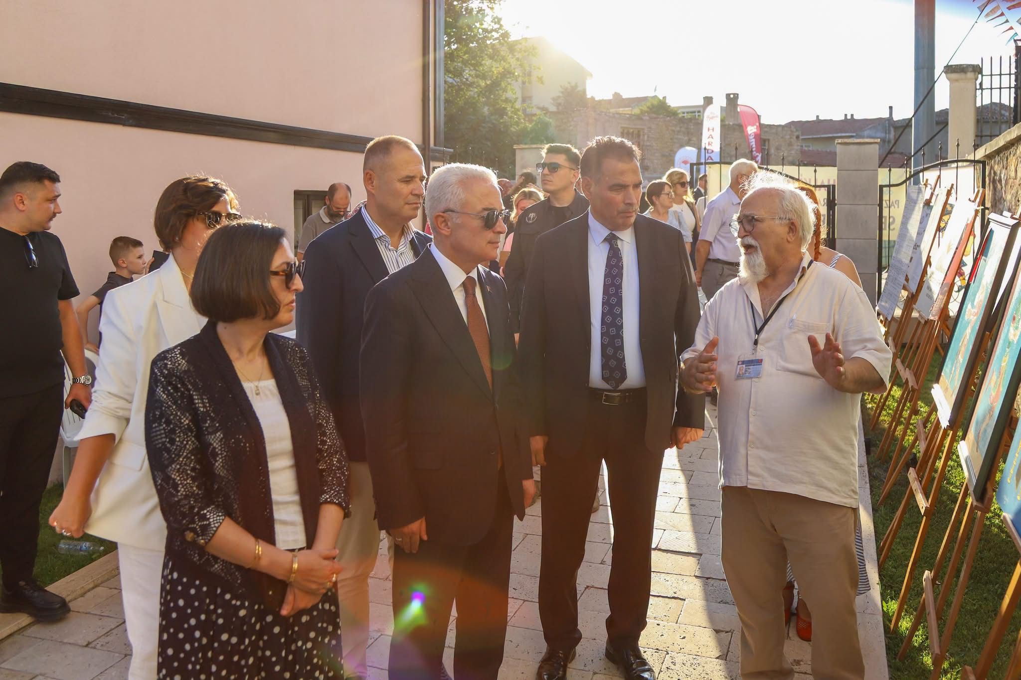 Halk Şairi, Yazar ve Sanatçı Mustafa Ermiş’in “Karagöz” Yağlı Boya Resim Sergisi’nin Açılışını Yaptık — fotoğraf 5