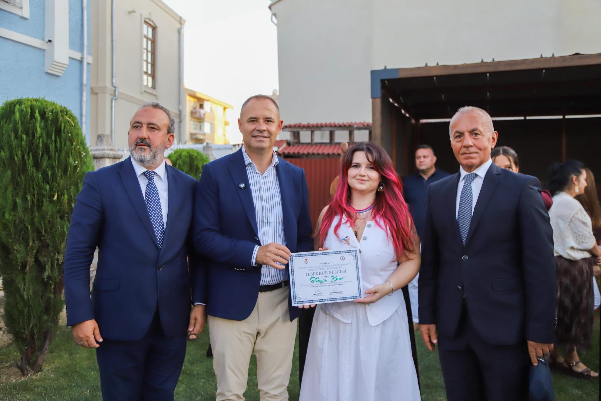 17’nci Yayla Bolluk, Bereket, Hasat ve Bağ Bozumu Şenliklerimiz Kapsamında Yasemen Işık Sayılgan’ın “Annemin Ağaçları” Adlı Seramik Sergisi İle Aleyna Kenar’ın “Yanandan Kalan” Adlı Heykel Sergisinin Açılışını Gerçekleştirdik — fotoğraf 1