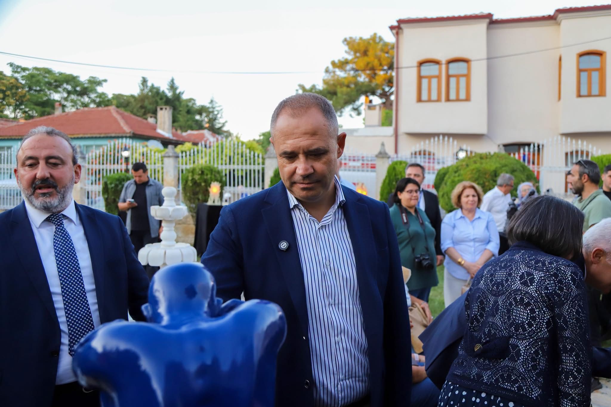 17’nci Yayla Bolluk, Bereket, Hasat ve Bağ Bozumu Şenliklerimiz Kapsamında Yasemen Işık Sayılgan’ın “Annemin Ağaçları” Adlı Seramik Sergisi İle Aleyna Kenar’ın “Yanandan Kalan” Adlı Heykel Sergisinin Açılışını Gerçekleştirdik — fotoğraf 3