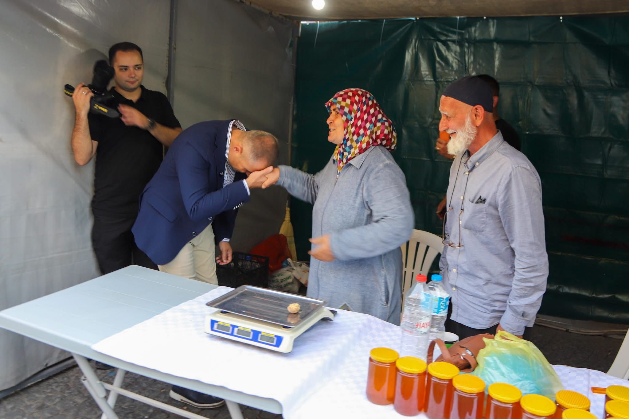 17’nci Yayla Bolluk, Bereket, Hasat ve Bağ Bozumu Şenliklerimiz Kapsamında Yayla Kültür ve Sanat Meydanı’nda Kurulan Stantlarımızı Ziyaret Ederek Yerel Üreticilerimizle Buluştuk — fotoğraf 5