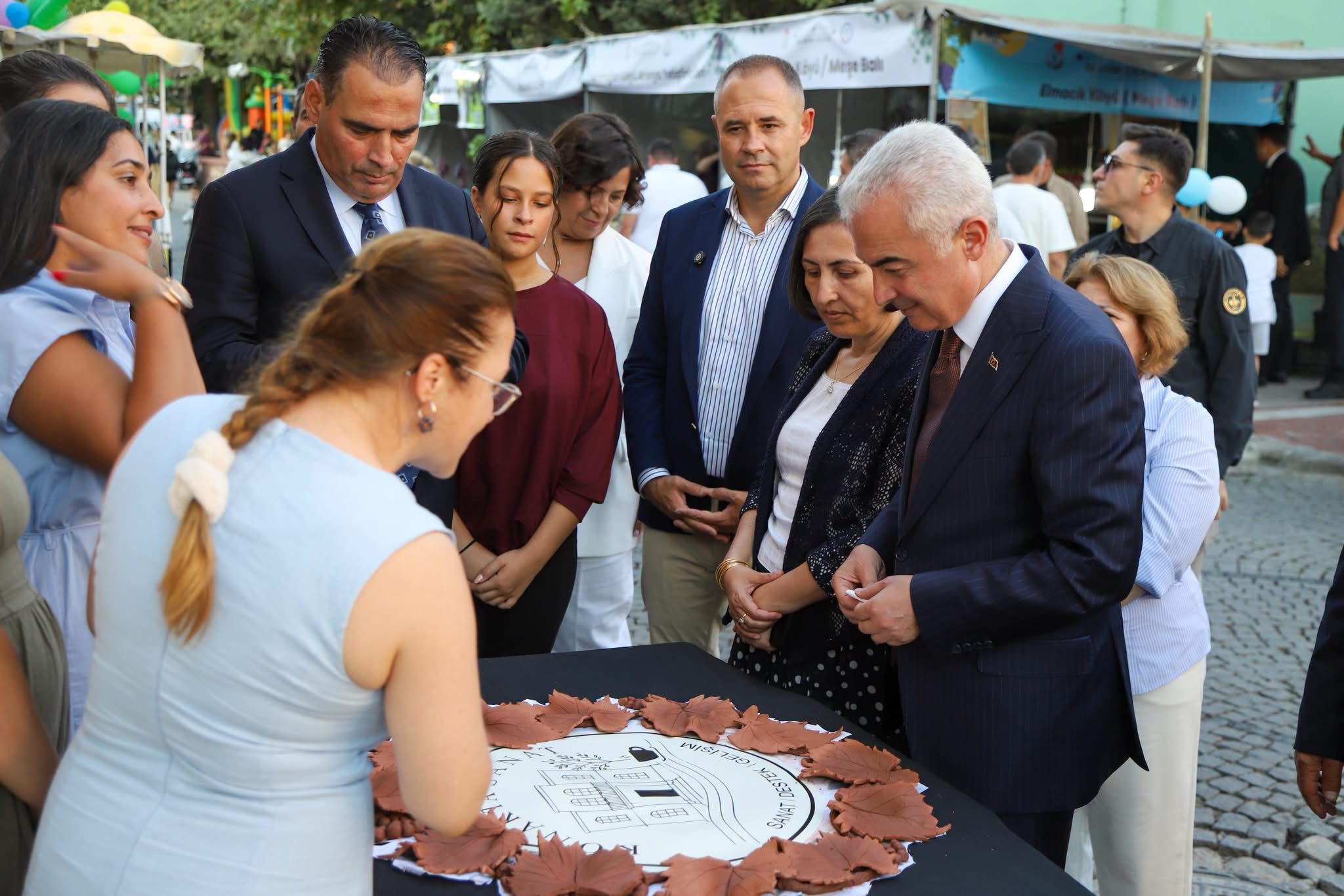 17’nci Yayla Bolluk, Bereket, Hasat ve Bağ Bozumu Şenliklerimiz Kapsamında Yayla Kültür ve Sanat Meydanı’nda Kurulan Stantlarımızı Ziyaret Ederek Yerel Üreticilerimizle Buluştuk — fotoğraf 6