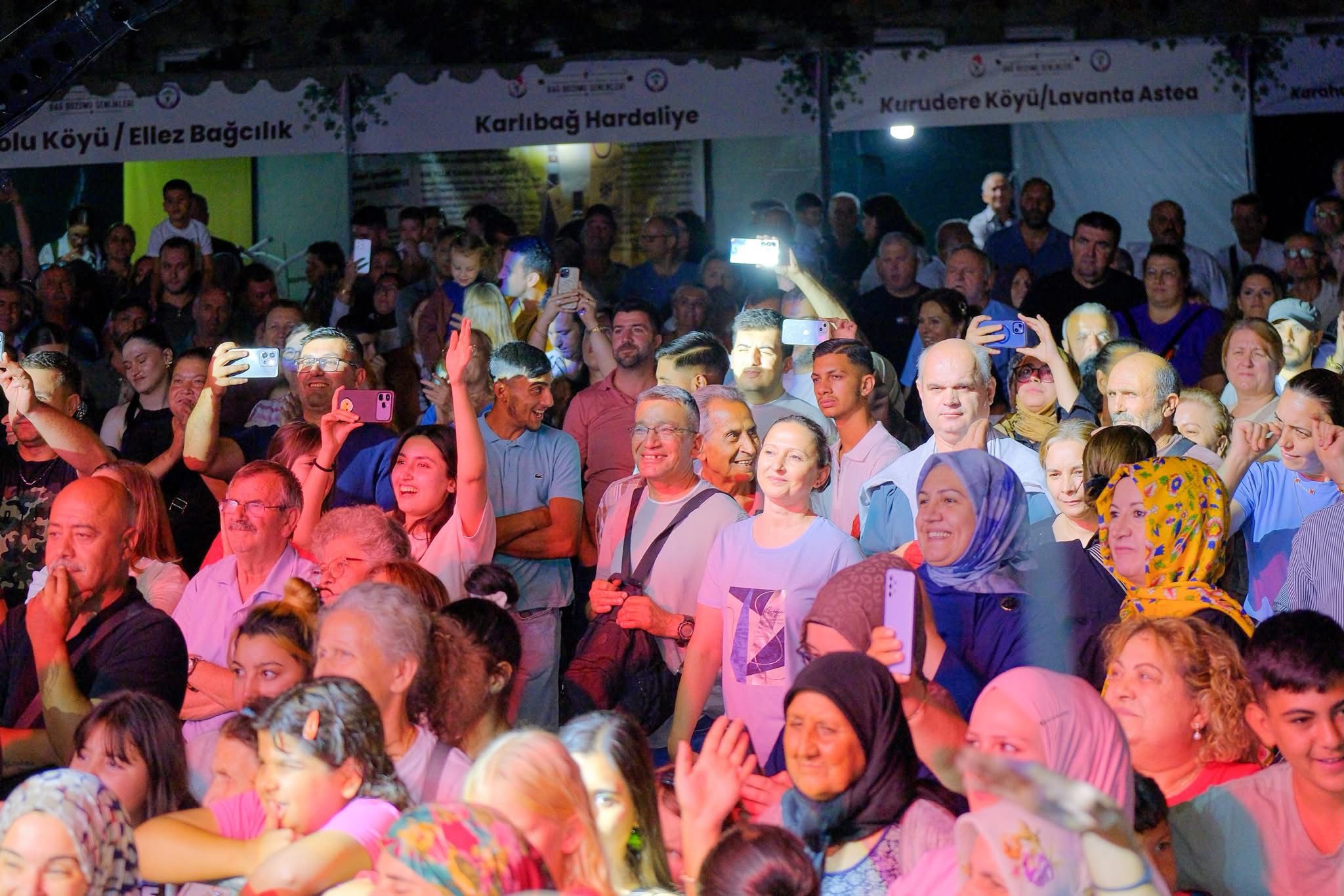 Belediyemiz Sanat Atölyeleri Halk Oyunları Ekibimiz 17. Yayla Bolluk, Bereket, Hasat ve Bağ Bozumu Şenliklerimizde Sahne Alarak Bizlere Keyif Dolu Bir Akşam Yaşattı — fotoğraf 4
