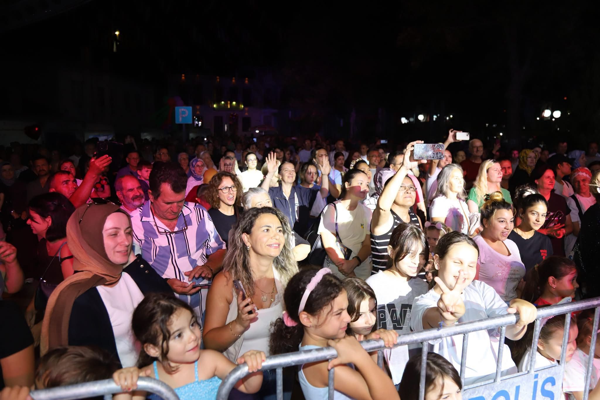 Şenliğimizde Sahne Alan Kırklareli Kent Konseyi Hür Kadınlar Ritim Grubu Akşamımıza Renk Kattı — fotoğraf 1