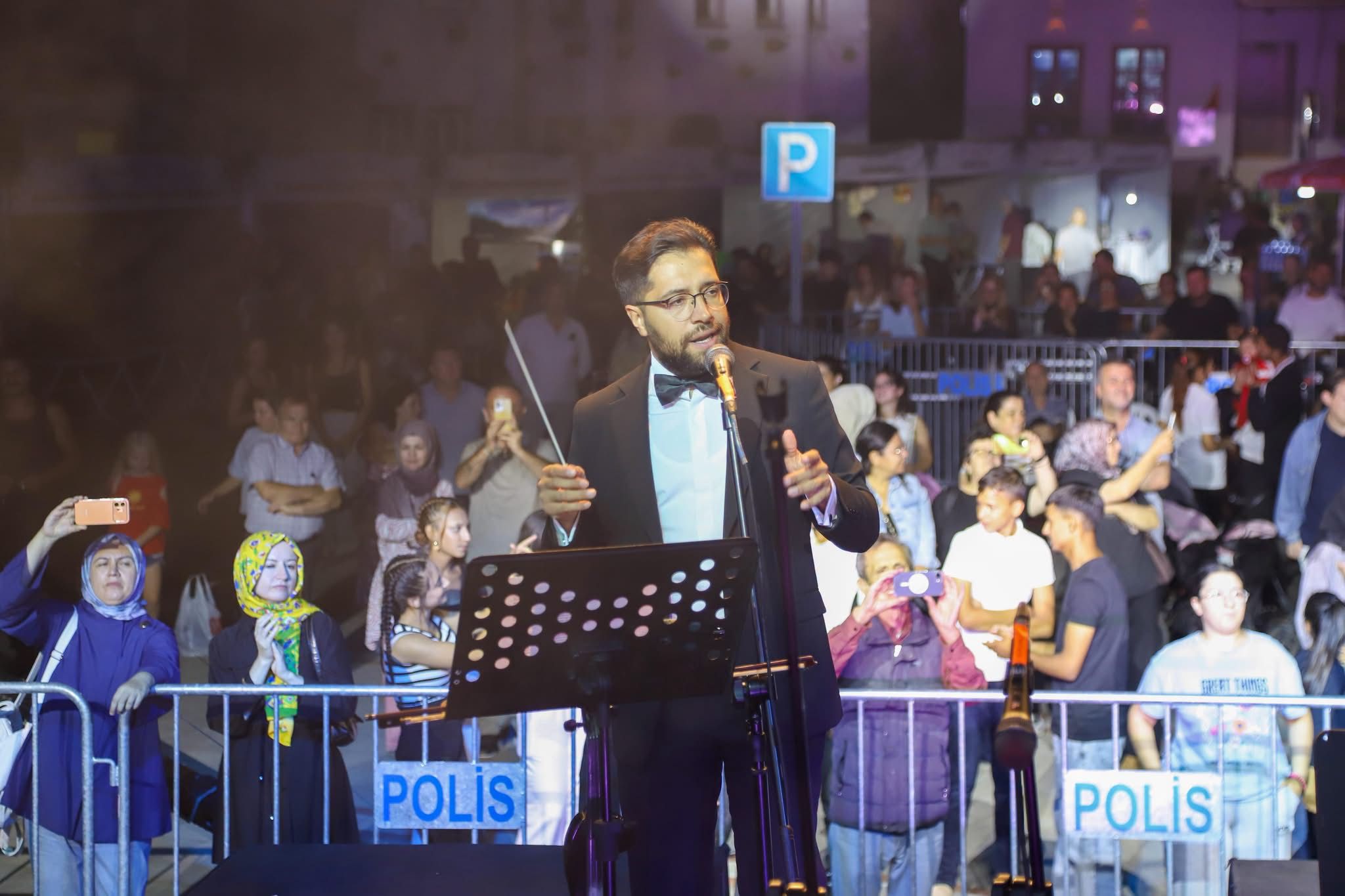 Şenliklerimizin İlk Gününü Belediyemizin Kent Orkestrası’nın Birbirinden Güzel Ezgileriyle Muhteşem Bir Final Yaparak Tamamladık — fotoğraf 9