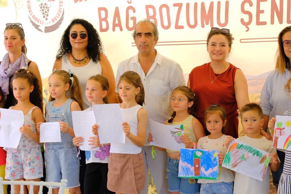 Şenliklerimizin Çocuk Atölyeleri Kapsamında, Oyuncu Veli Kişioğlu Tarafından Düzenlenen “Çocuk Drama Atölyesi”nde Miniklerimizle Bir Araya Geldik — fotoğraf 1