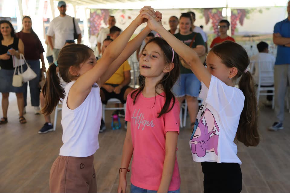 Şenliklerimizin Çocuk Atölyeleri Kapsamında, Oyuncu Veli Kişioğlu Tarafından Düzenlenen “Çocuk Drama Atölyesi”nde Miniklerimizle Bir Araya Geldik — fotoğraf 12