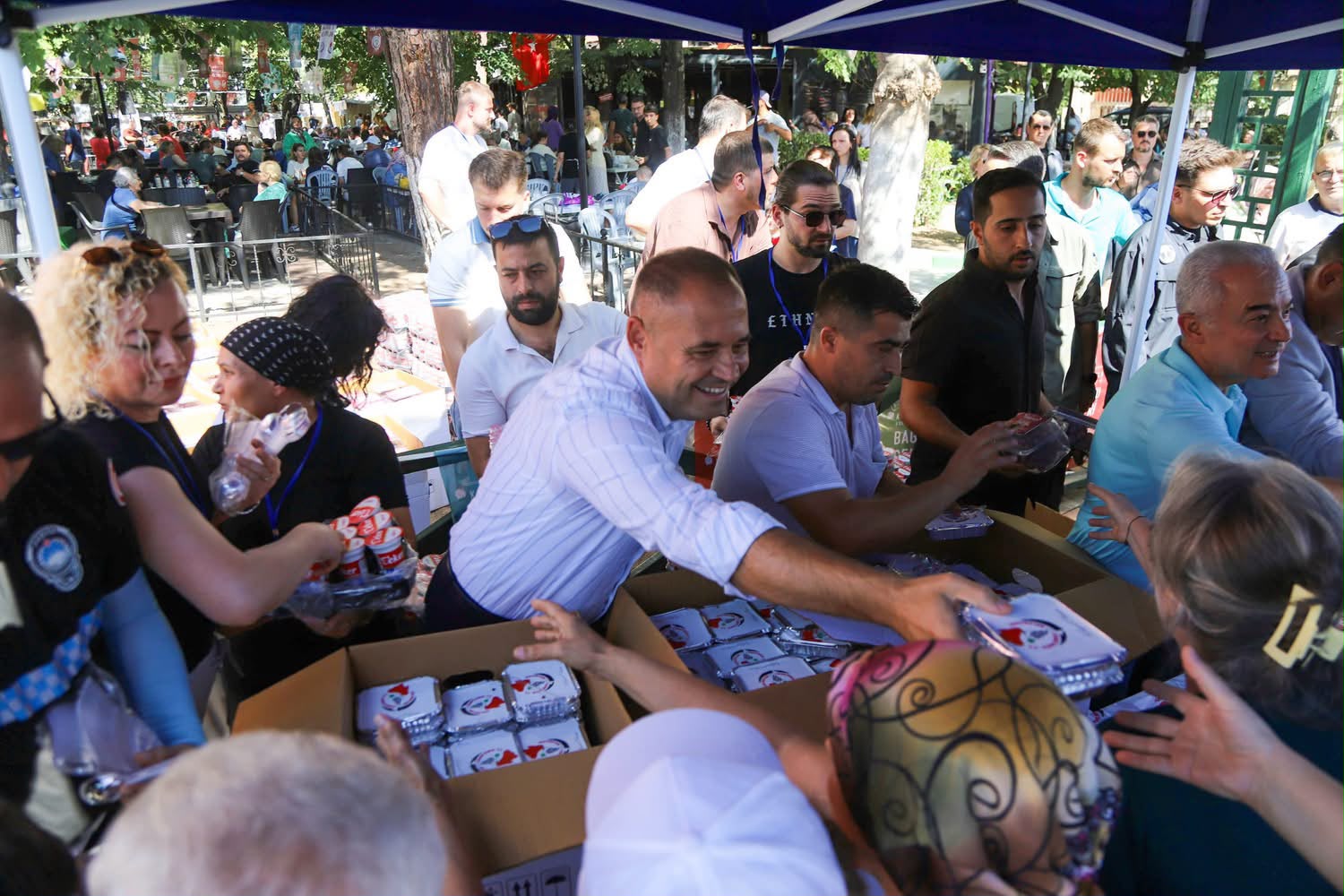 Şenliklerimiz Kapsamında Hemşehrilerimizle Bir Araya Gelerek Geleneksel Lezzetlerimizden İkram Ettik — fotoğraf 3