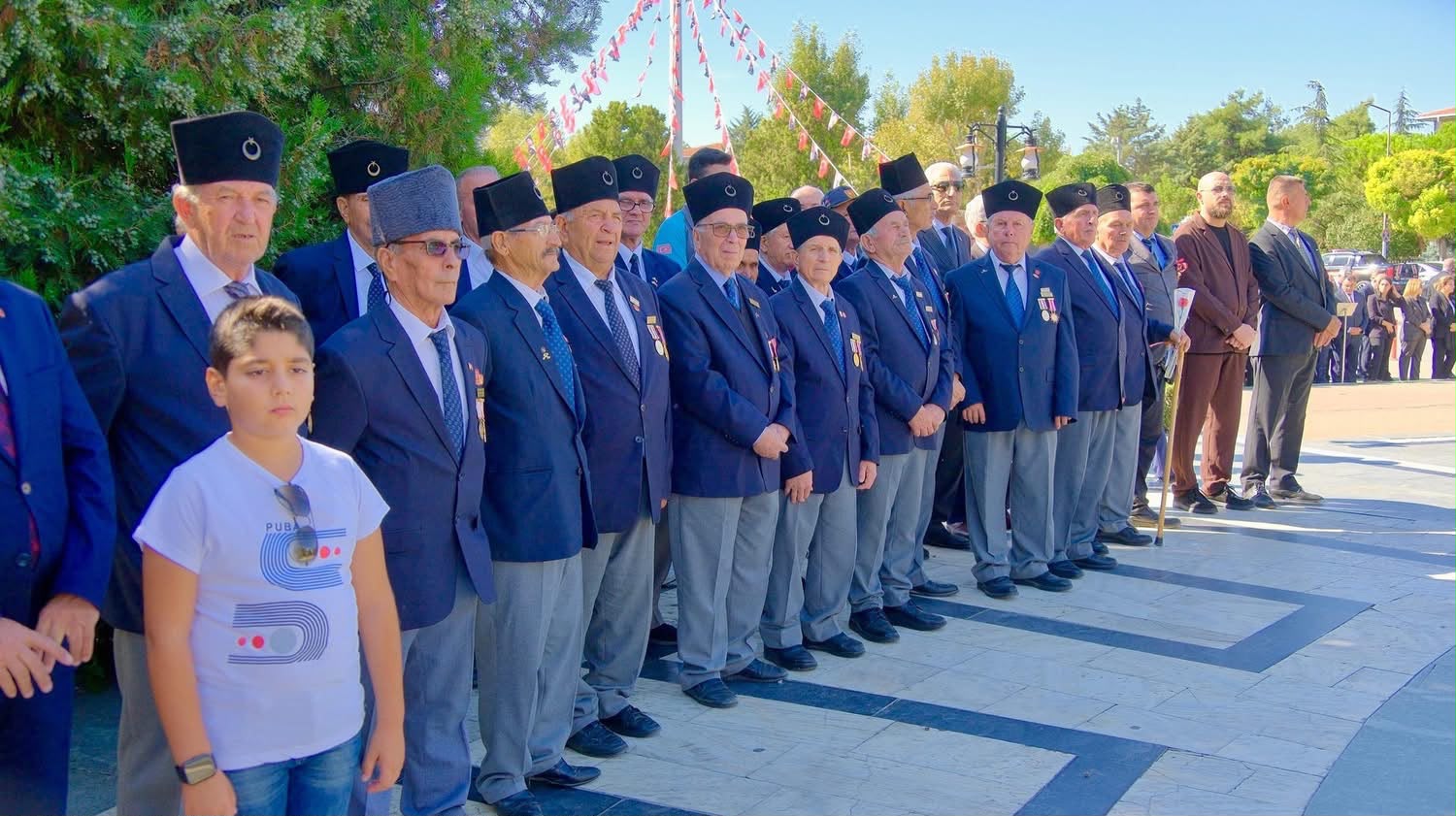 19 Eylül Gaziler Günü Vesilesiyle Valiliğimiz Tarafından Düzenlenen Çelenk Sunma Töreninde Kahraman Gazilerimizle Bir Araya Geldik — fotoğraf 3