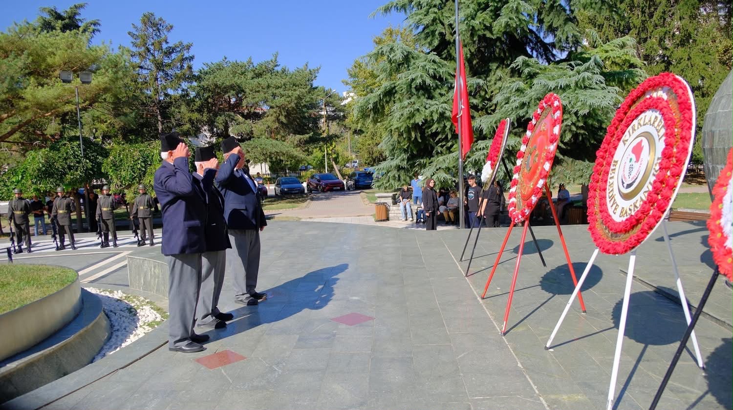 19 Eylül Gaziler Günü Vesilesiyle Valiliğimiz Tarafından Düzenlenen Çelenk Sunma Töreninde Kahraman Gazilerimizle Bir Araya Geldik — fotoğraf 5