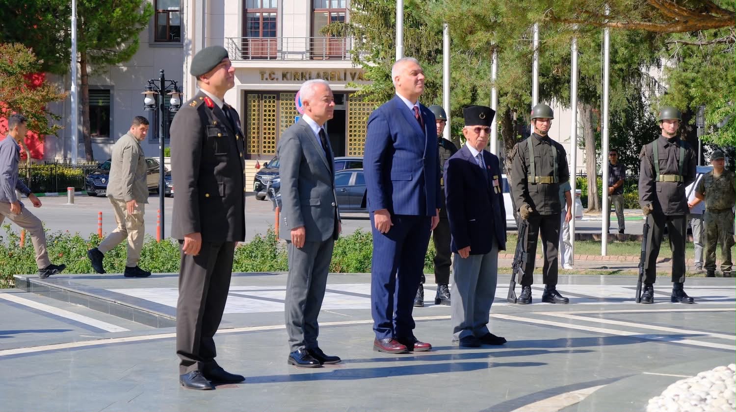 19 Eylül Gaziler Günü Vesilesiyle Valiliğimiz Tarafından Düzenlenen Çelenk Sunma Töreninde Kahraman Gazilerimizle Bir Araya Geldik — fotoğraf 13