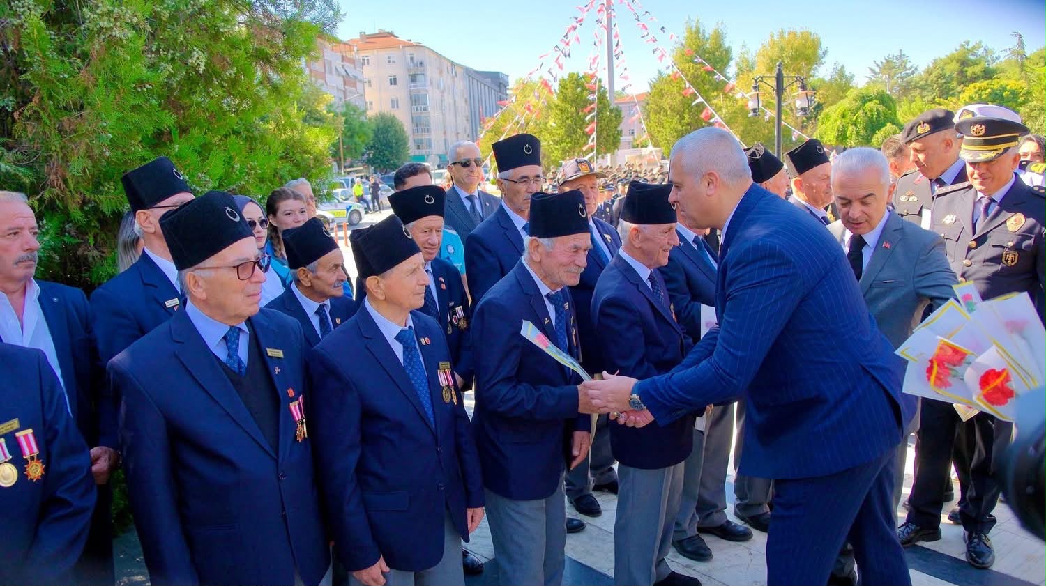 19 Eylül Gaziler Günü Vesilesiyle Valiliğimiz Tarafından Düzenlenen Çelenk Sunma Töreninde Kahraman Gazilerimizle Bir Araya Geldik — fotoğraf 14