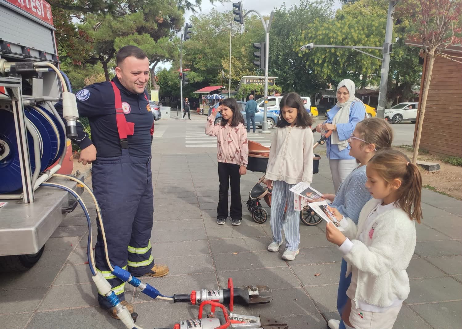 İtfaiye Haftası Kapsamında İstasyon Caddemizdeki Gar Binası Önünde Bilgilendirme Standı Açtık — fotoğraf 8
