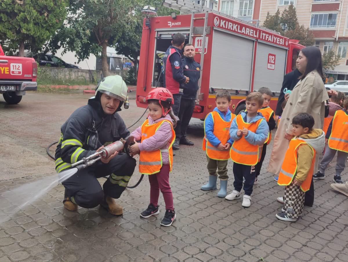İtfaiye Müdürlüğümüzde Minik Misafirlerimizi Ağırladık — fotoğraf 4