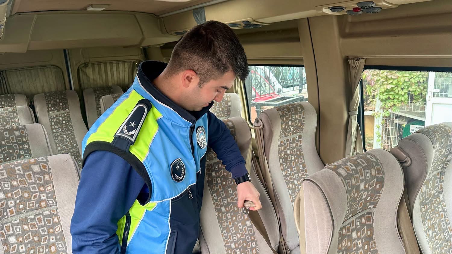 Belediyemiz Zabıta Müdürlüğü İl Emniyet Müdürlüğü İl Jandarma Komutanlığı ve İl Millî Eğitim Müdürlüğü Ekiplerinin Katılımıyla Taşımalı Eğitim ve Özel Öğrenci Servislerine Yönelik Ortak Denetim Gerçekleştirildi — fotoğraf 2