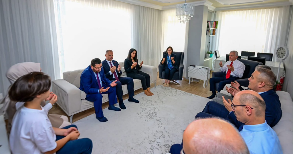 15 Temmuz Demokrasi ve Milli Birlik Günü 10. Yıl Anma Programları kapsamında; 15 Temmuz Şehidimiz Gökhan Esen’in kıymetli ailesini ziyaret ettik